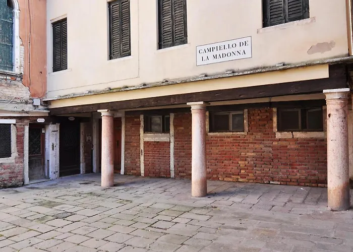 Cozy Apartment Near Rialto Bridge/ St.Mark Square
